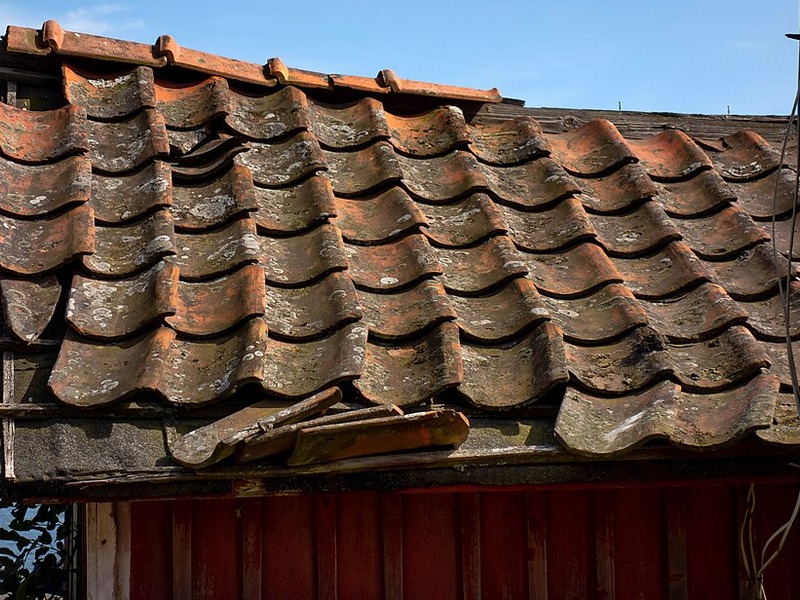 Before tile restoration showing old, weathered, and aged tile roofing in McCormick Ranch Scottsdale